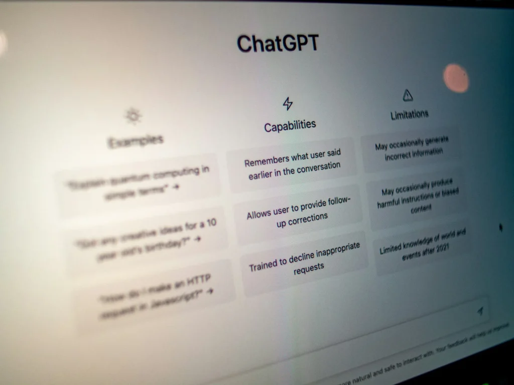Écran d'ordinateur affichant une interface d'assistant conversationnel IA