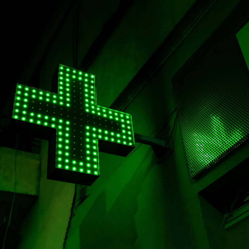 Croix verte de pharmacie, signalétique officinale française
