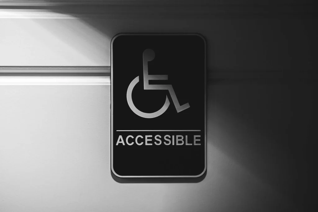 Signalétique d'accessibilité, illustrant l'European Accessibility Act