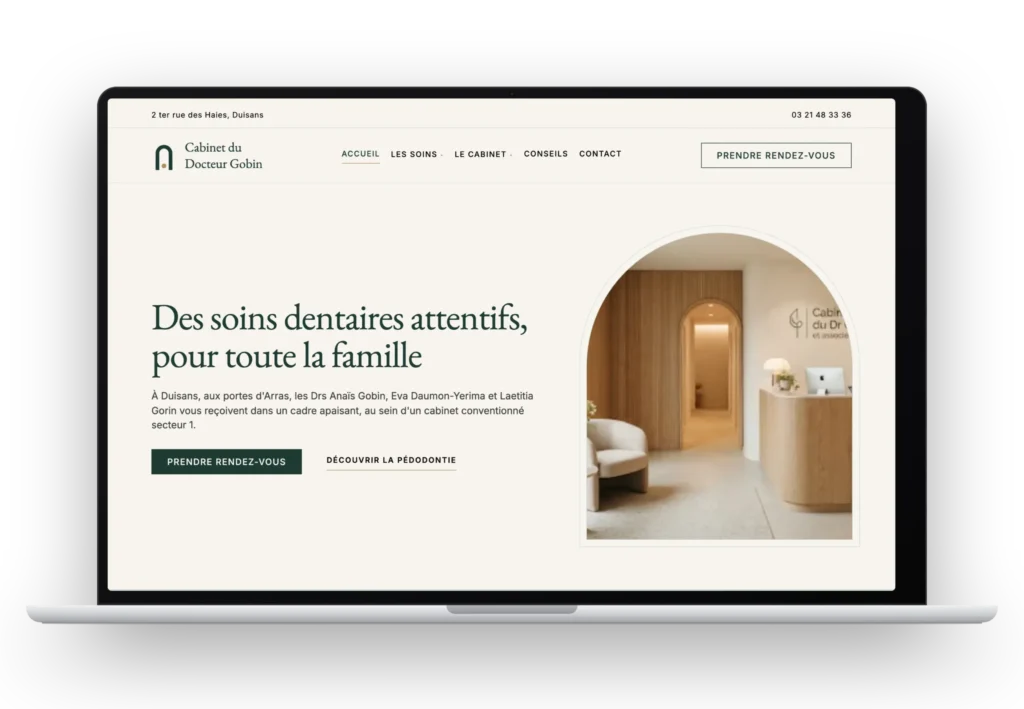 Mockup MacBook affichant la page d'accueil du site du cabinet dentaire