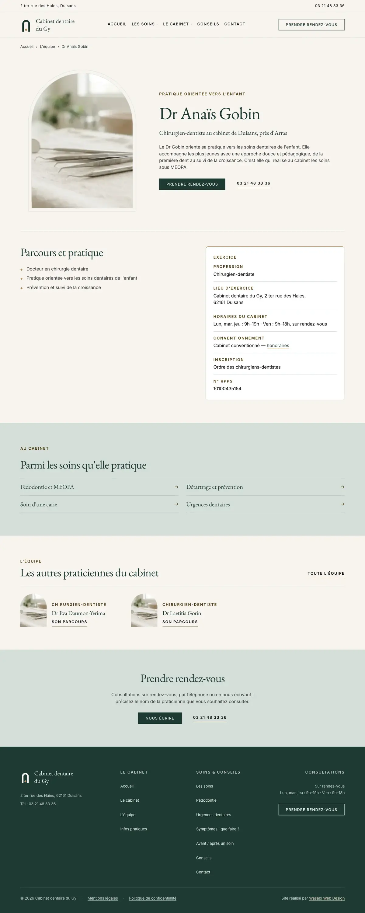 Une praticienne du site Cabinet dentaire sur ordinateur, capture de la page entière