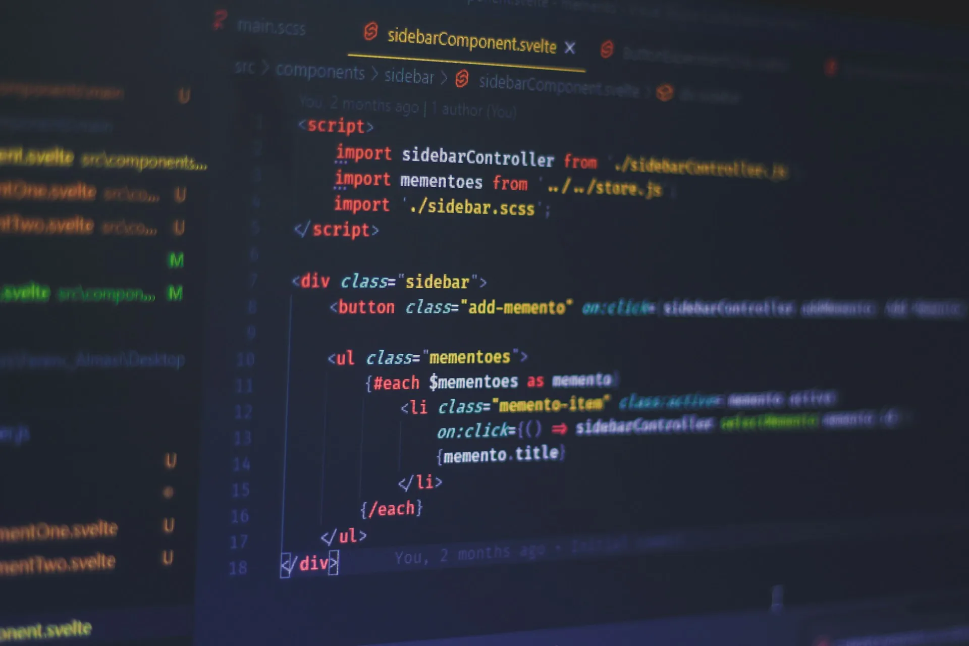 Écran de développeur sombre affichant du code source moderne