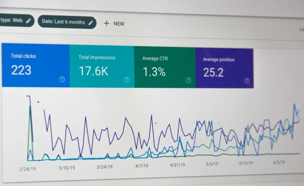 Barre de recherche Google affichée sur un écran, illustrant le référencement naturel d'un site web
