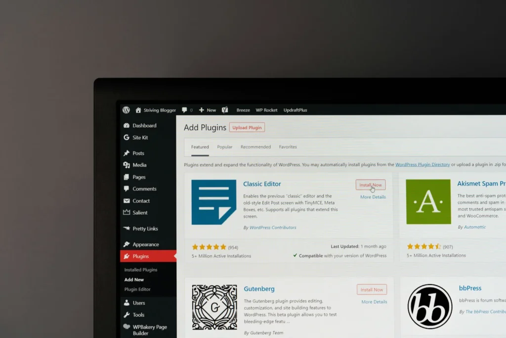 Écran d'administration WordPress affichant la page des extensions, illustrant la mise à jour vers WordPress 7.1 prévue le 19 août 2026